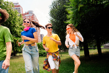 Fototapeta premium Group of friends enjoying quality time outdoors in a green park on a sunny day, showcasing friendship and fun