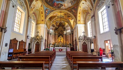 Obraz premium Interior of a grand church with ornate frescoes