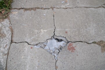 Obraz premium Image depicting a widespread fracture in broken cement pavement.