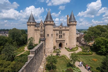 Naklejka premium Stunning fortress with lush greenery