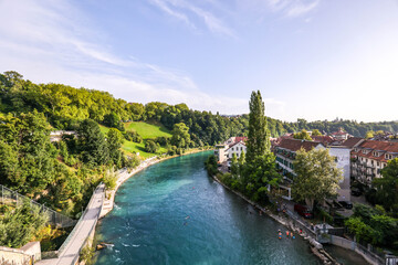 Vista panorámica de Berna con el río Aare – Panoramic view of Bern with the Aare river – Panoramablick auf Bern mit der Aare.