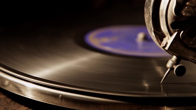 4K Record Player: Playing Vinyl Disc