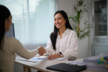 Fototapeta premium Businesswoman meeting client shaking hands making agreement in office