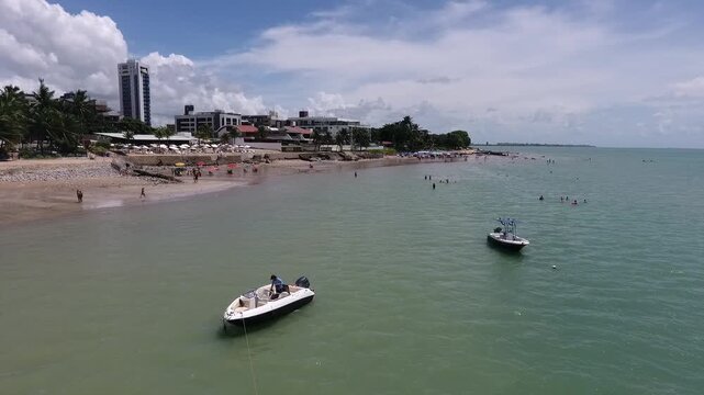 Imagens a&eacute;reas de drone do bairro de Jardim Oceania e Bessa, na cidade de Jo&atilde;o Pessoa, com imagens de praia e corais, pr&eacute;dios, Mag Shopping e empreendimentos