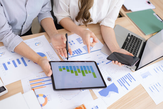 Team analyzing financial data and creating business strategies using digital tools.