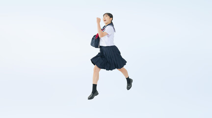 ジャンプするセーラー服を着た女子学生の切り抜き全身写真