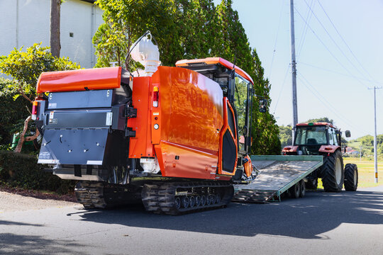 大型トラクターでの大型コンバインの搬送