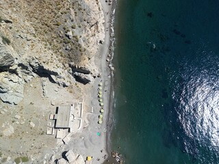 Wyspa Kos - Grecja - plaża z wodą termalną wydobywającą się z ziemi nagrana dronem w wysokiej jakości © Konrad