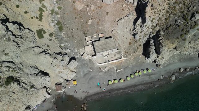 Wyspa Kos - Grecja - plaża z wodą termalną wydobywającą się z ziemi nagrana dronem w wysokiej jakości