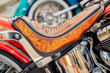 Sella Custom in Pelle Incisa su Moto Vintage &ndash; Festa Bikers Orio al Serio, Italia