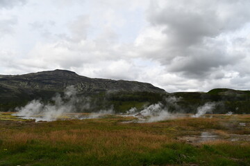 La regione geotermale di Geysir si trova all'interno del Cerchio d'Oro, situata a 110 chilometri a nord-est di Reykjavík