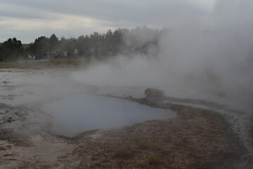 La regione geotermale di Geysir si trova all'interno del Cerchio d'Oro, situata a 110 chilometri a nord-est di Reykjavík