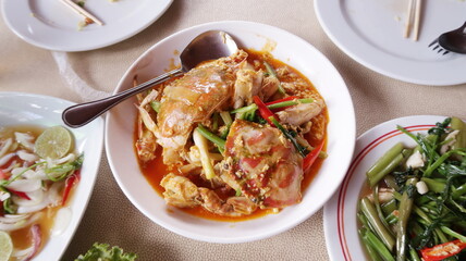 タイ料理のプーパッポンカレー