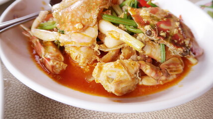 タイ料理のプーパッポンカレー
