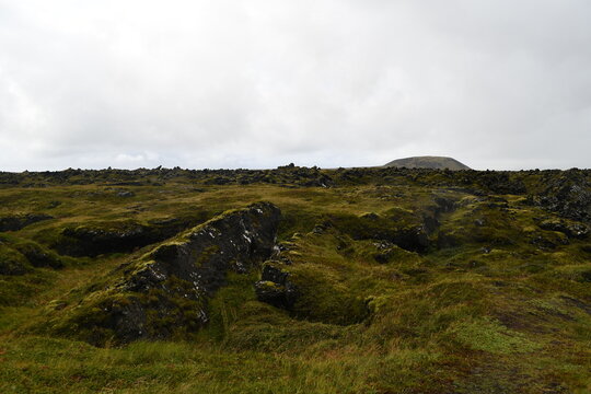 L&oacute;ndrangar &egrave; una coppia di picchi rocciosi situati sulla costa settentrionale dell'Islanda, nella penisola di Sn&aelig;fellsnes