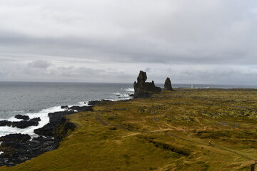 L&oacute;ndrangar &egrave; una coppia di picchi rocciosi situati sulla costa settentrionale dell'Islanda, nella penisola di Sn&aelig;fellsnes
