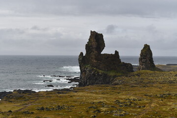 L&oacute;ndrangar &egrave; una coppia di picchi rocciosi situati sulla costa settentrionale dell'Islanda, nella penisola di Sn&aelig;fellsnes