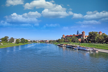 Obraz premium Wawel castle famous landmark in Krakow, Poland.Landscape on coast river Wisla