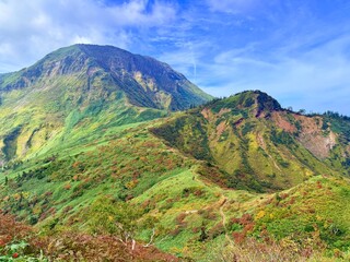 Obraz premium Scenic Autumn Wetlands and Wooden Boardwalk at Naeba Mountain, Echigo Yuzawa, Niigata, Japan with Pond Reflections and Fall Colors