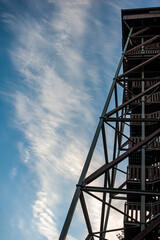 Niebieskie niebo przed wschodem słońca 