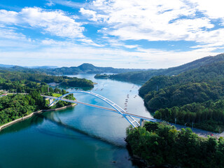 気仙沼大島大橋と気仙沼大島※右側（宮城県気仙沼市）