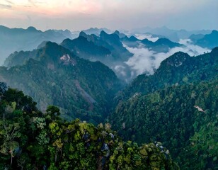 Naklejka premium Misty Mountains in Southern Thailand