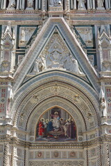 Central portal lunette with Madonna Foederis Arca carving and Jesus on Throne and Saints mosaic, Santa Maria del Fiore Cathedral. Florence-Tuscany-372