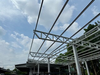 Steel roof structure and sky