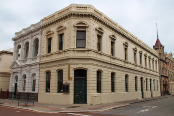 Obraz premium old habitation (?) building in fremantle in western australia 