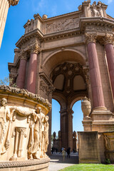 Obraz premium Palace of Fine Arts surrounded by greenery in San Francisco, USA