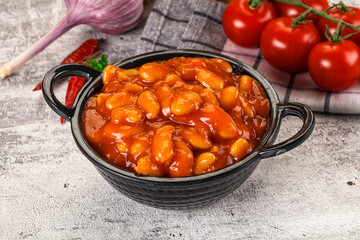 Baked kidney with tomato sauce