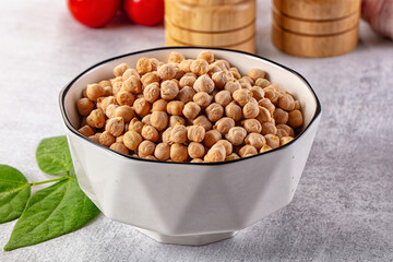 Raw dry chickpea in the bowl