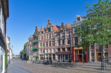 The Houtmarkt in Zutphen with characteristic historical facades, a cobbled square, bicycles and a tree. It's an atmospheric, quiet moment on one of the coziest squares in the city

