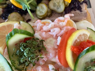 shrimp salad with lemon and lime