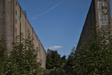 Schleusenruine Wüstenneutzsch Lost Place | Unvollendete Industrieruine am Saale-Elster-Kanal |...