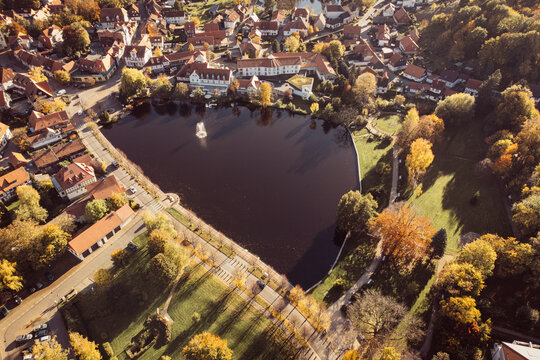 Blick &uuml;ber Ilsenburg und den Forellenteich im Harz