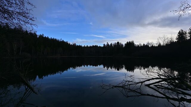 Spiegelung, See, Wald, Himmel, Wolken, M&uuml;lbener See, Waldbrunn, Odenwald, Baden-W&uuml;rttemberg, Deutschland
