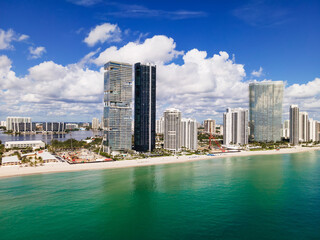 Luxury High-Rises on the Miami Coast. Urban Architecture Meets Tropical Shore