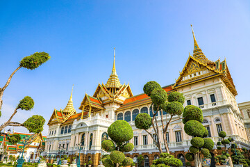 Naklejka premium The Grand Palace was built same time as Bangkok. royal residences include Dusit Maha Prasat Throne Hall, Aphorn Phimok Prasat Throne Hall, Phiman Rattaya Throne Hall, Chakri Maha Prasat Throne Hall.