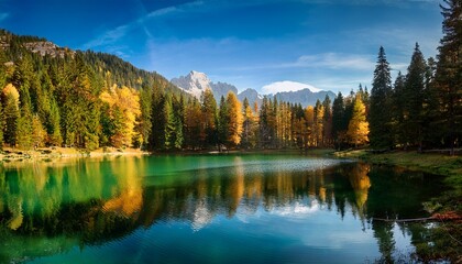 Fototapeta premium Green Lake In Autumn