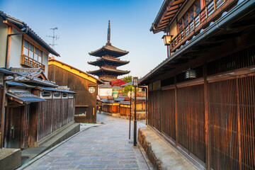 Obraz premium Hōkan-ji Temple (Yasaka Pagoda) at at Gion street in Kyoto. Japan