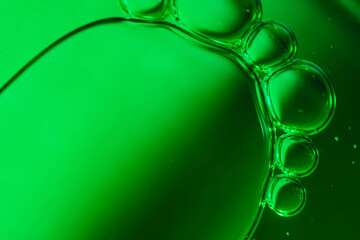 The shorter the bubbles take to settle or disappear, the less perfume concentration the bottle of fragrance has