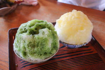 日本のスイーツ、抹茶かき氷と練乳かき氷