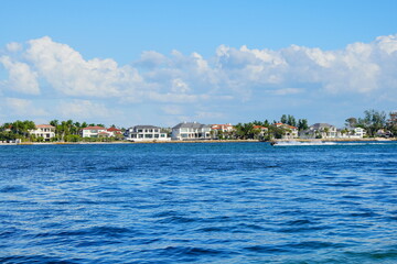 Naklejka premium Sarasota, Florida USA - Sep 15, 2025: the sarasota beach sun set landscape