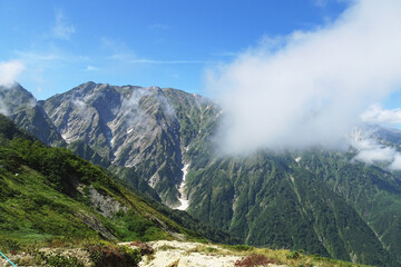 日本：八方尾根からの景色／万年雪がある「天狗の頭」／長野県白馬村・9月