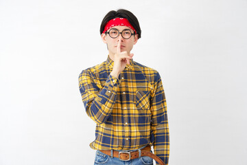 Fototapeta premium アキバ系の男性 秘密のジェスチャー 白背景