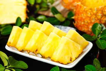 Fresh Pineapple Slices from Xuwen Zhanjiang China Hand Torn Golden Tropical Fruit