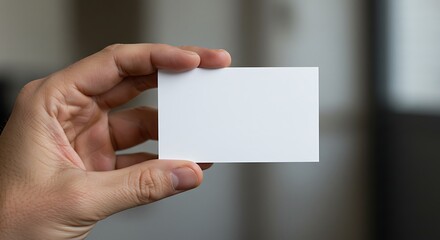 Obraz premium Hand holding blank business card for presentation and marketing