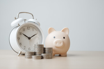 bill, reminder, due, recurring, payment, budgeting, notifications, Piggy bank, alarm clock, and stacked coins symbolizing bill reminders, due dates, recurring payments, and personal finance planning.