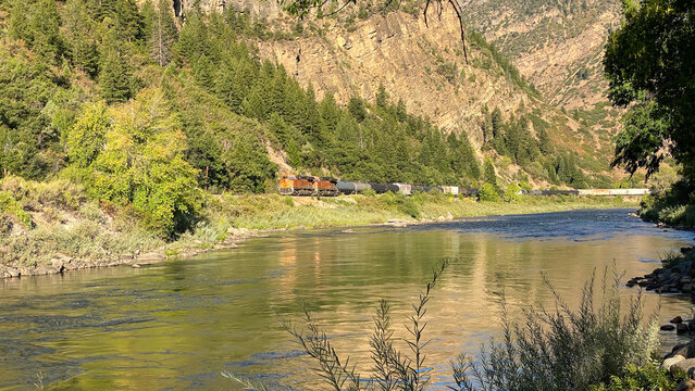 Train in Glenwood Canyon Rock Formations Next to Colorado River2.jpg, Train in Glenwood Canyon Rock Formations Next to Colorado River
